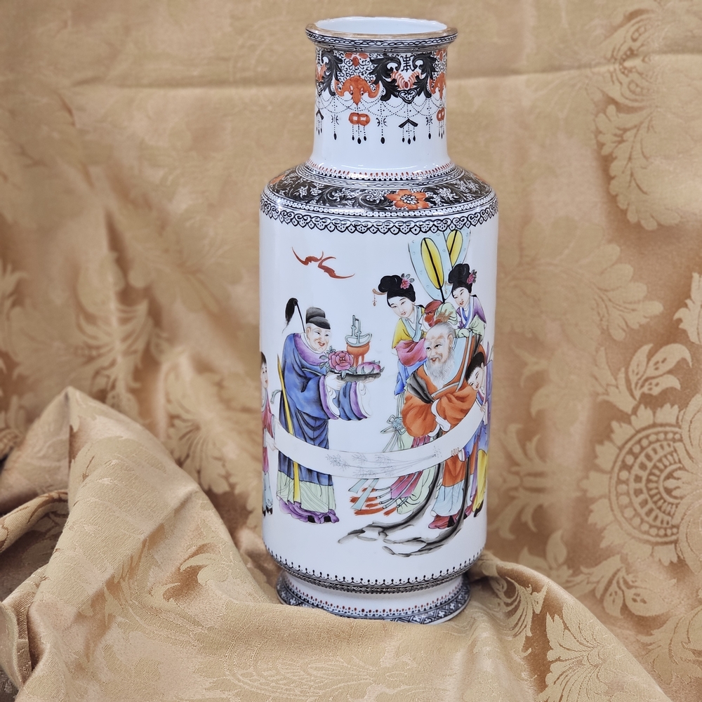 Antique Chinese Porcelain Vase with Colorful Figures from Early 20th Century